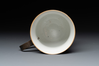 A varied collection of 13 Chinese famille rose, blue and white wares, Transitional period/19th C.