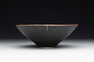 A rare Chinese Jizhou leaf-decorated conical tea bowl, Southern Song