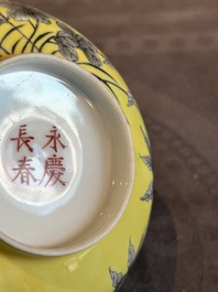 A pair of Chinese 'Da Ya Zhai 大雅齋' yellow-ground grisaille bowls, Yong Qing Chang Chun 永慶長春 mark, 20th C.