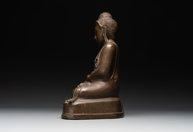 A Burmese bronze Mandalay-style Buddha in bhumisparsha mudra, 18/19th C.