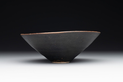 A rare Chinese Jizhou leaf-decorated conical tea bowl, Southern Song