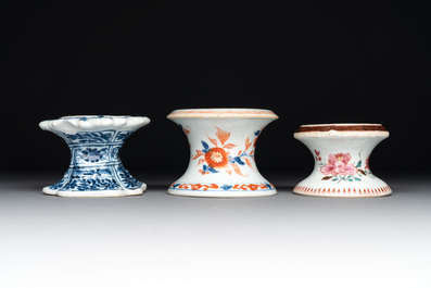 A collection of five Chinese blue and white, famille rose and Imari-style salts, Kangxi/Qianlong