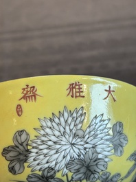 A pair of Chinese 'Da Ya Zhai 大雅齋' yellow-ground grisaille bowls, Yong Qing Chang Chun 永慶長春 mark, 20th C.