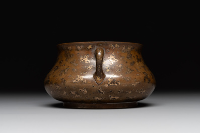 A Chinese gold-splashed bronze censer, Xuande mark, 18/19th C.