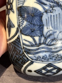 A Chinese blue and white 'kraak' porcelain betel box and cover with a bird on a rock, Wanli