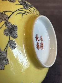 A pair of Chinese 'Da Ya Zhai 大雅齋' yellow-ground grisaille bowls, Yong Qing Chang Chun 永慶長春 mark, 20th C.