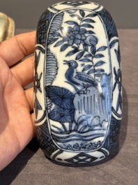 A Chinese blue and white 'kraak' porcelain betel box and cover with a bird on a rock, Wanli