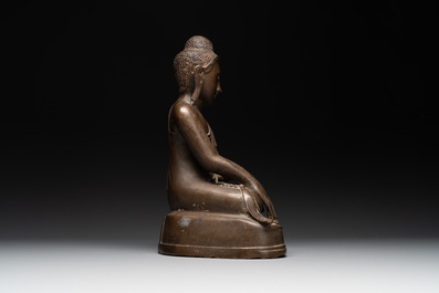A Burmese bronze Mandalay-style Buddha in bhumisparsha mudra, 18/19th C.