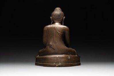 A Burmese bronze Mandalay-style Buddha in bhumisparsha mudra, 18/19th C.