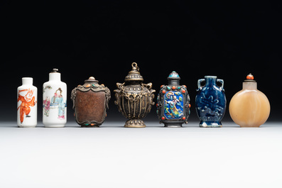 A collection of seven Chinese snuff bottles, 19/20th C.