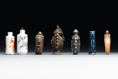 A collection of seven Chinese snuff bottles, 19/20th C.
