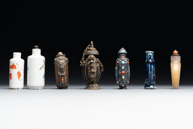 A collection of seven Chinese snuff bottles, 19/20th C.