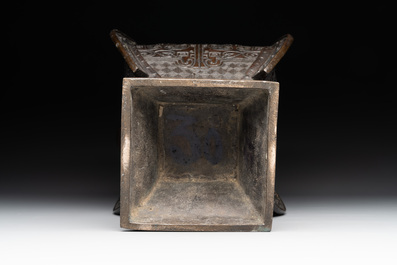 Five various Chinese archaistic bronze vases, Ming/Qing