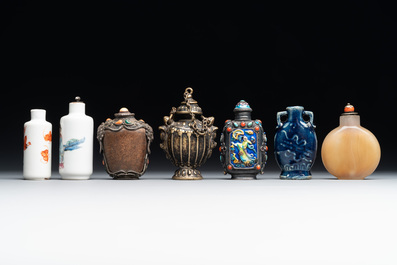 A collection of seven Chinese snuff bottles, 19/20th C.