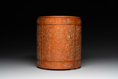A Chinese bamboo veneered wooden cabinet of curiosities with flower scroll design, 18/19th C.