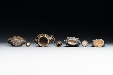 A collection of seven Chinese snuff bottles, 19/20th C.