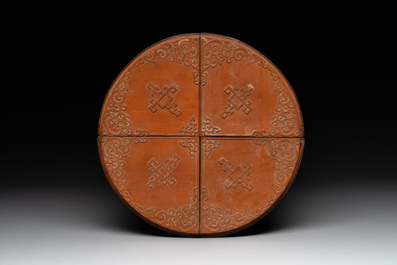 A Chinese bamboo veneered wooden cabinet of curiosities with flower scroll design, 18/19th C.