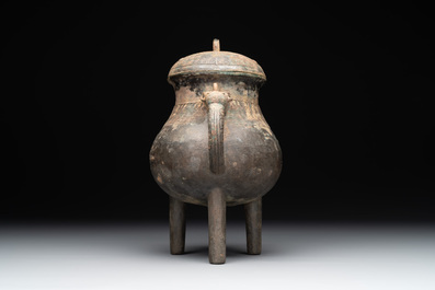 A Chinese inscribed archaic bronze tripod ritual wine vessel and cover, 'He 盉', Western Zhou
