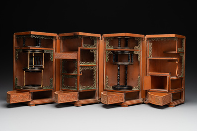A Chinese bamboo veneered wooden cabinet of curiosities with flower scroll design, 18/19th C.