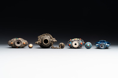 A collection of seven Chinese snuff bottles, 19/20th C.