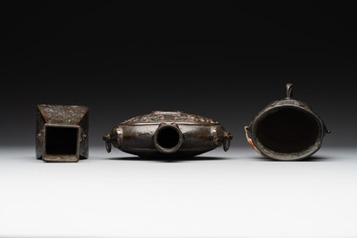 Three Chinese archaistic miniature bronze vases, Song/Yuan