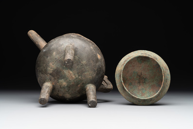 A Chinese inscribed archaic bronze tripod ritual wine vessel and cover, 'He 盉', Western Zhou
