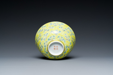 A Chinese blue and white bowl with floral design and a famille verte yellow-ground 'bamboo' bowl, Tongzhi mark, 18/19th C.