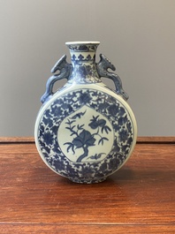 A Chinese blue and white 'bats and peaches' moonflask vase, 'bianhu', Daoguang mark, 20th C.