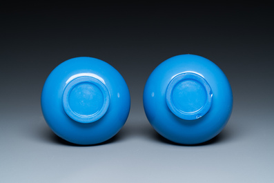 A pair of Chinese blue Peking glass bottle vases, 19/20th C.