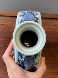 A Chinese blue and white 'bats and peaches' moonflask vase, 'bianhu', Daoguang mark, 20th C.