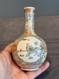 A Chinese famille rose bottle vase, Ju Ren Tang 居仁堂製 mark, Republic