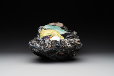 A Chinese polychrome-glazed group with Vanavasin, Qianlong mark, 19th C.