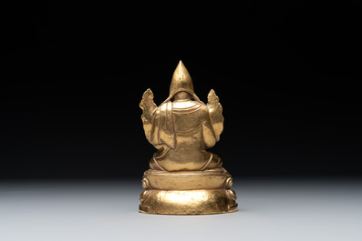 A Sino-Tibetan gilt bronze figure of a lama, 18/19th C.