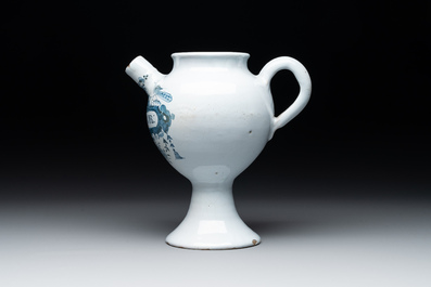 A Dutch Delft blue and white wet drug or syrup jar inscribed 'S GRANATOR', 18th C.