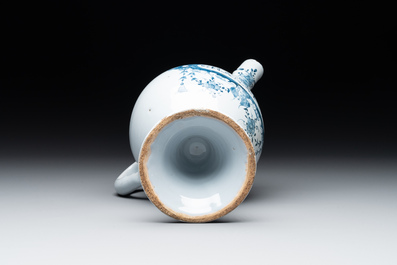 A Dutch Delft blue and white wet drug or syrup jar inscribed 'S GRANATOR', 18th C.