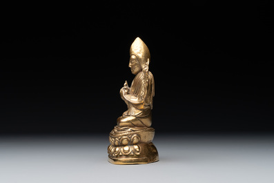 A Sino-Tibetan gilt bronze figure of a lama, 18/19th C.