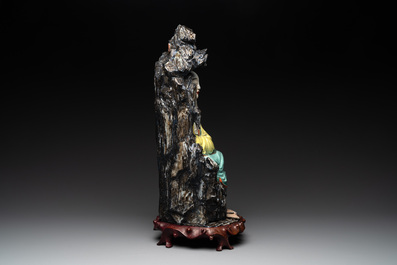 A Chinese polychrome-glazed group with Vanavasin, Qianlong mark, 19th C.