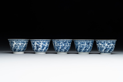 Five Chinese blue and white cups and saucers with floral design, Yu 玉 mark, Kangxi