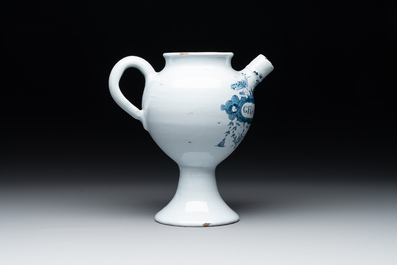 A Dutch Delft blue and white wet drug or syrup jar inscribed 'S GRANATOR', 18th C.