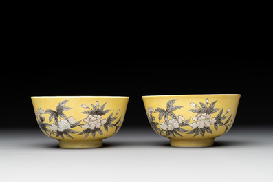 A pair of Chinese 'Da Ya Zhai 大雅齋' yellow-ground grisaille bowls, Yong Qing Chang Chun 永慶長春 mark, 20th C.