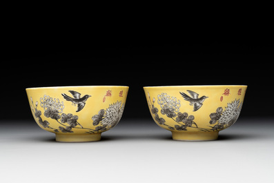 A pair of Chinese 'Da Ya Zhai 大雅齋' yellow-ground grisaille bowls, Yong Qing Chang Chun 永慶長春 mark, 20th C.