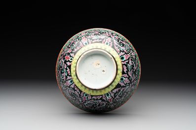 A rare Chinese black-ground Bencharong bowl for the Thai market, 19th C.