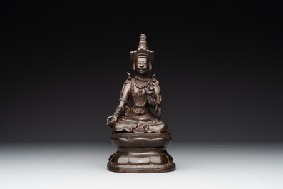 A Vietnamese bronze deity on a lotus throne, 18/19th C.