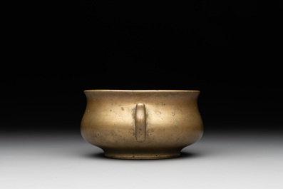 A Chinese bronze censer with 'ji 戟' handles, Xuande mark, 18th C.
