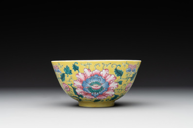 A Chinese famille rose yellow-ground 'peony' bowl, 20th C.