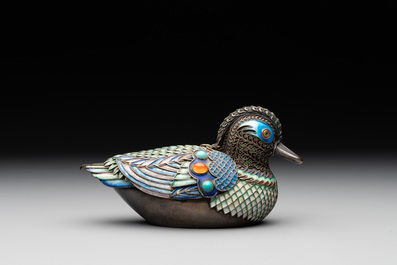 A Chinese precious stone inset, enamelled and filigree silver mandarin duck-form box and cover, 19/20th C.