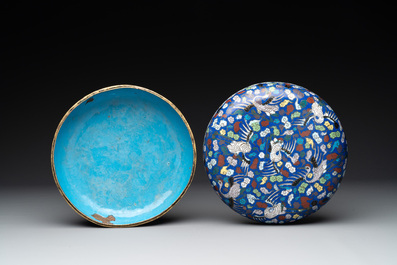 A Chinese cloisonn&eacute; 'cranes' box and cover, 19th C.