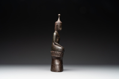 A Burmese bronze figure of a seated Buddha, 18/19th C.