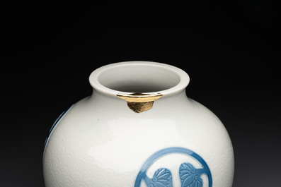A Japanese blue and white 'Tokugawa crest' vase, Edo/Meiji, 19th C.