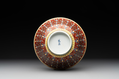 A rare Chinese red-ground Bencharong bowl for the Thai market, 玩玉 Wan Yu Mark, 19th C.